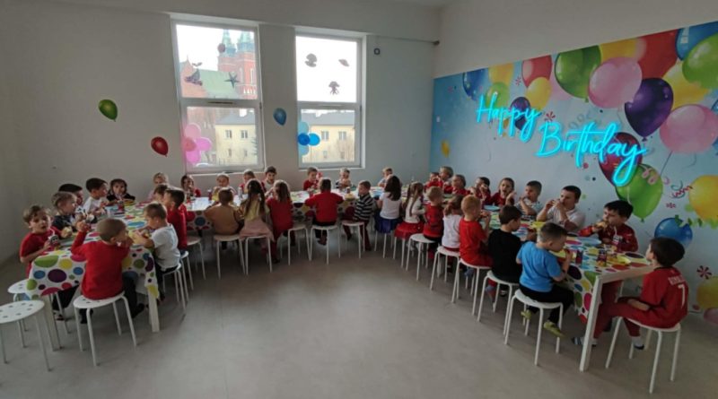 Przerwa od zabawy – poczęstunek.