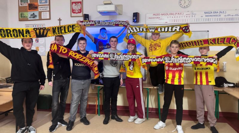 Radość po zakończonym spotkaniu.