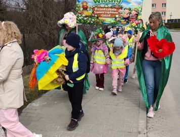 Grupa przedszkola wraz z wychowawcami