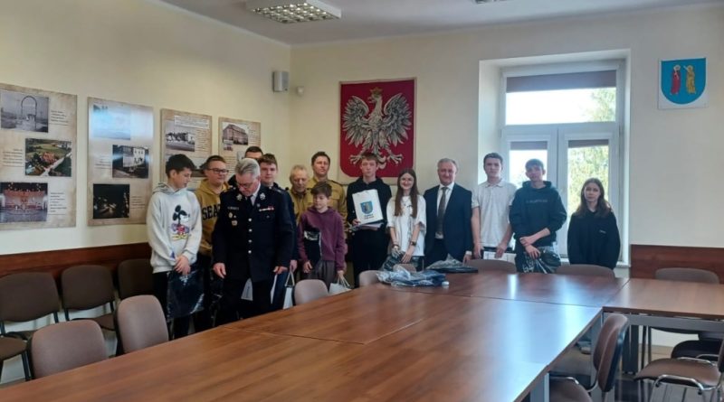 Uczestnicy Turnieju Wiedzy Pożarniczej