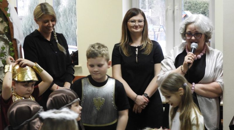 wychowawcy grup wraz z dziećmi