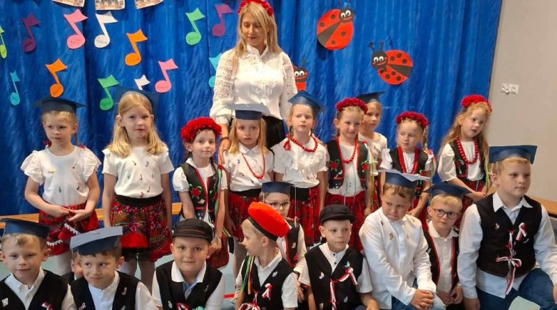 grupa Świętokrzyskie Nutki wraz z wychowawcą