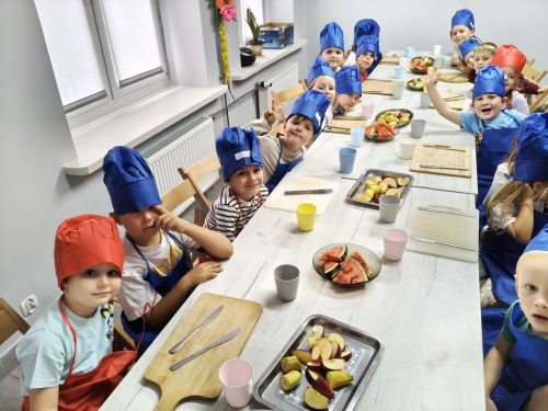 Dzieci z grupy Pszczółki oraz grupy Świętokrzyskie Nutki
