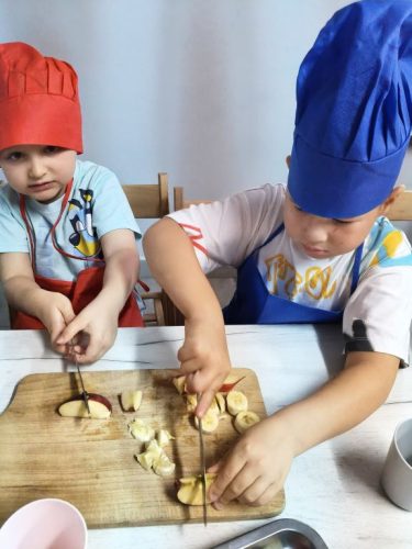 Dzieci z grupy Pszczółki oraz grupy Świętokrzyskie Nutki