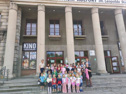 Grupa przedszkolna przed MCK w Skarżysku