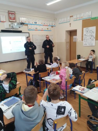 Młodsze klasy na spotkaniu z Policją