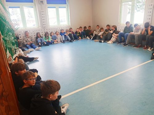 Starsze klasy na spotkaniu z Policją