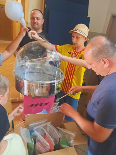 Mistrzowie waty cukrowej w akcji.