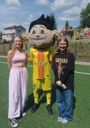 Uczennice klasy ósmej i Scyzio