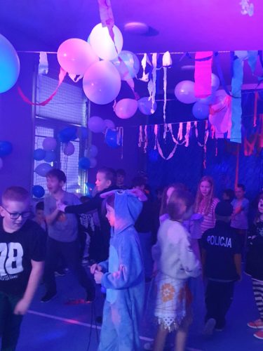 Chłopcy z klasy 3 lubią tańczyć.