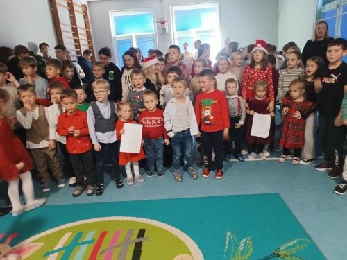 Dużo nas w sali gimnastycznej