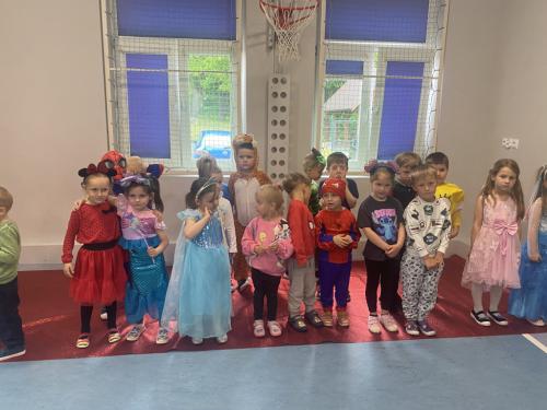 Grupa Smerfy jako postacie Disneya