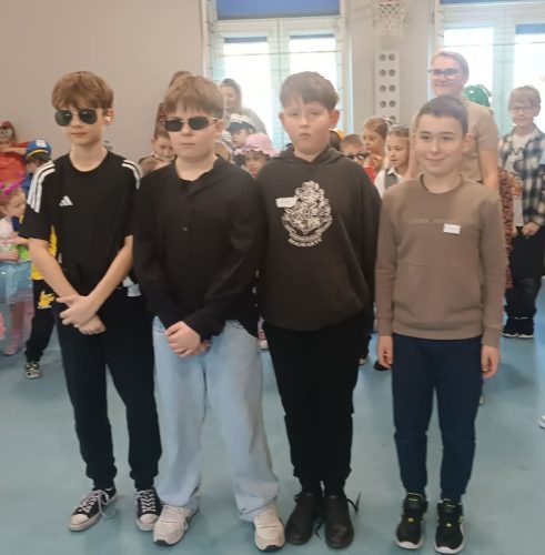 przebrani za ochroniarzy