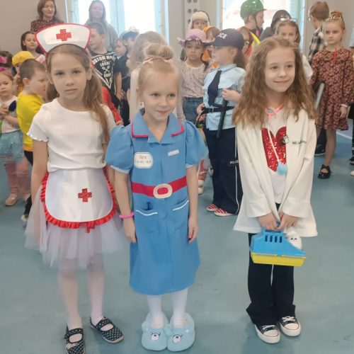 przebrani za pracowników służby zdrowia