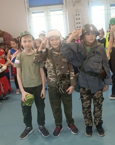 żołnierze z klasy drugiej i trzeciej