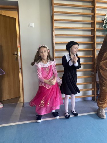 Dziewczynki w przebraniach