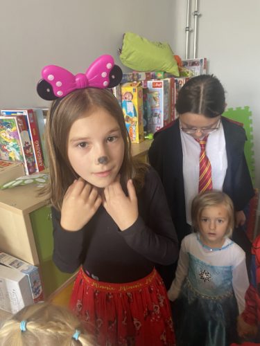 Myszka Minnie z koleżankami