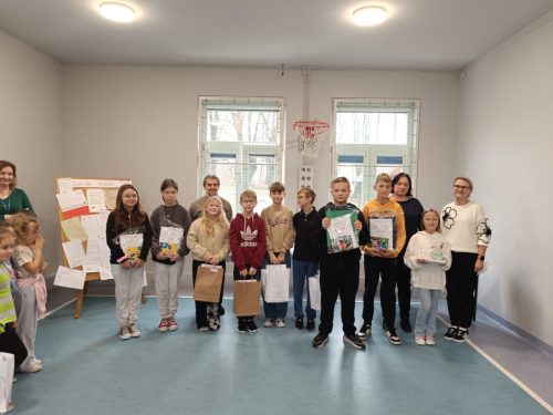 Laureaci konkursu z Jury, dyrekcją i organizatorem