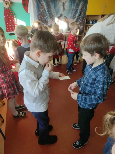 Razem przy wigilijnym opłatku.