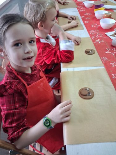 Radość i precyzja dziewczynek 