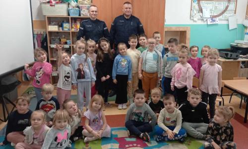 2023/2024 Porady na bezpieczne ferie zimowe - wizyta policjantów i strażaków