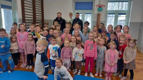 2023/2024 Porady na bezpieczne ferie zimowe - wizyta policjantów i strażaków