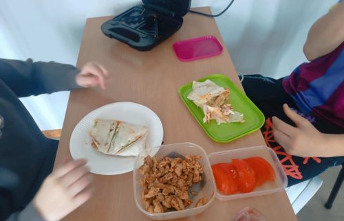 2025/2026 Przygotowywanie drugiego śniadania przez klasę szóstą