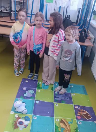 2024/2025 Realizacja innowacji pedagogicznej Roboty Photon od najstarszych dla najmłodszych