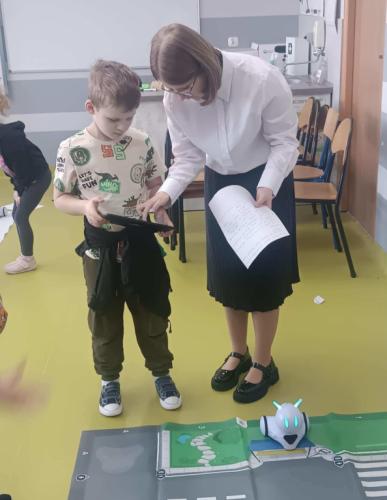 2024/2025 Realizacja innowacji pedagogicznej Roboty Photon od najstarszych dla najmłodszych