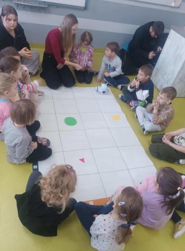 2024/2025 Realizacja innowacji pedagogicznej Roboty Photon od najstarszych dla najmłodszych