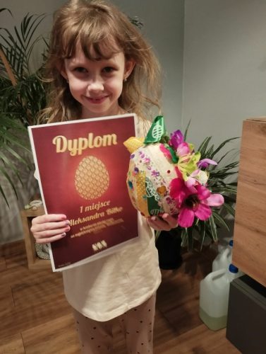 2025/2026 Sukces naszych uczennic w konkursie ‘Pisankowe Arcydzieło’
