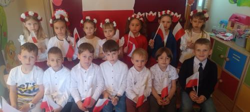 Zerówkowicze śpiewają Hymn 