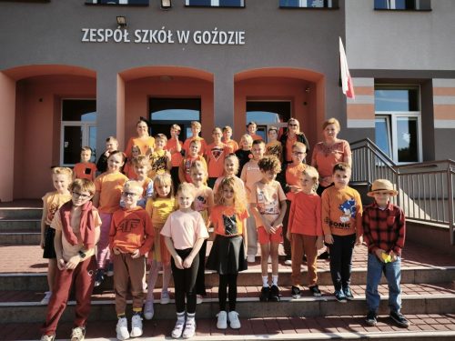 Szkoła na pomarańczowo