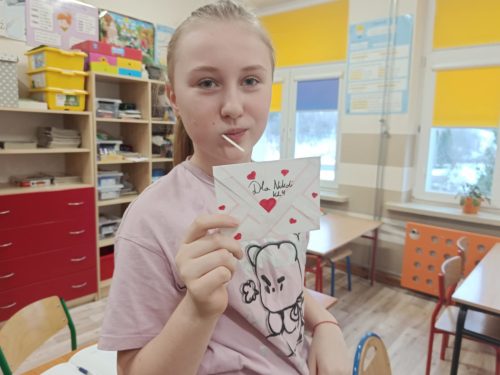 Nikola z walentynką