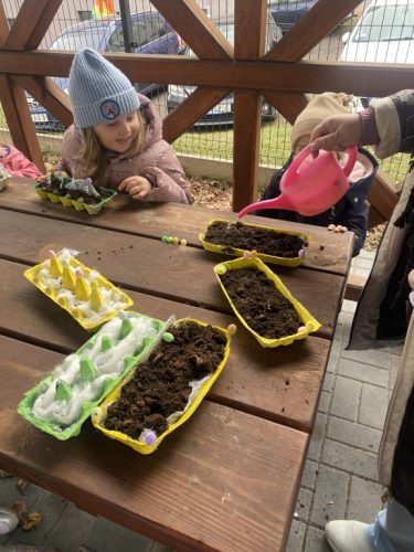 Dziewczynki wykonały zadanie