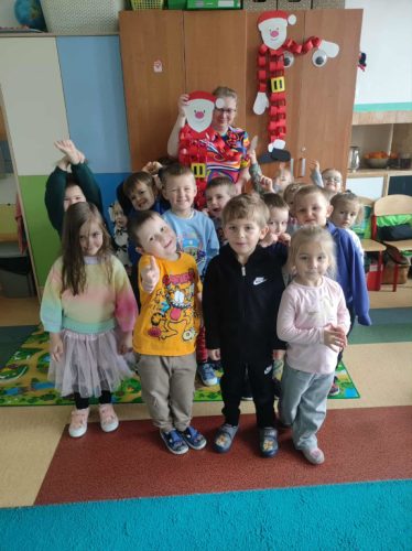 Uczestnicy warsztatów razem z Panią Magdaleną.