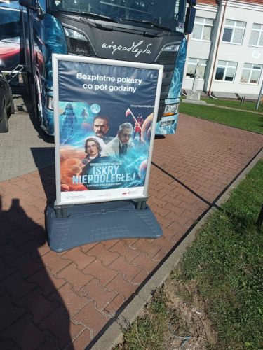 Plakat prezentujący Iskry Niepodległej
