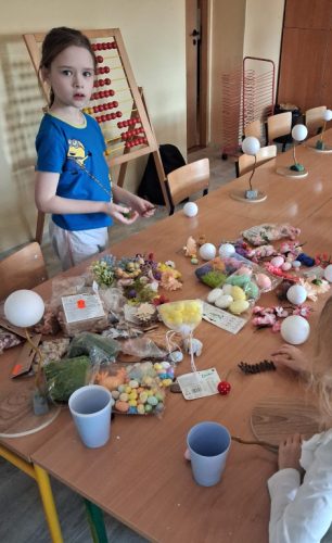 Ala w poszukiwaniu niebieskiej ozdoby