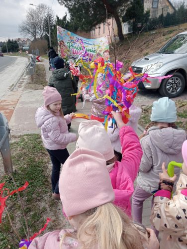 dzieci z grupy Świętokrzyskie Nutki oraz KorpoMaluch budzą wiosnę