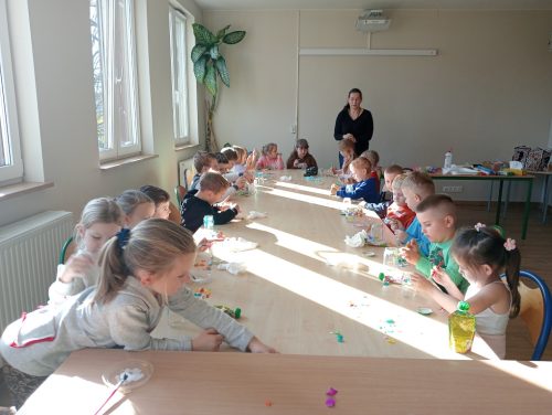 zajęcia artystyczne pod okiem pani Moniki 