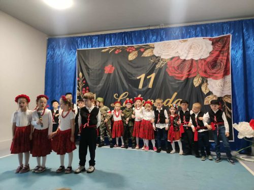 Świętokrzyskie Nutki śpiewają piosenkę żołnierską 