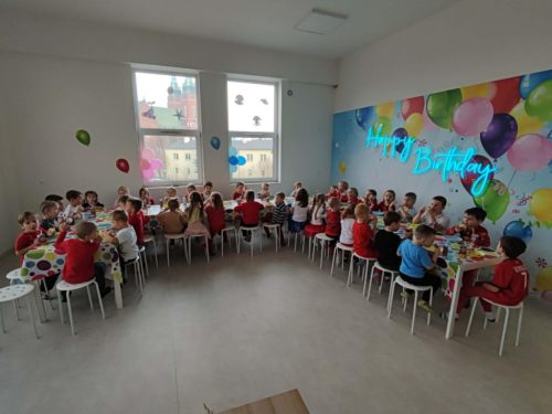 Przerwa od zabawy – poczęstunek.