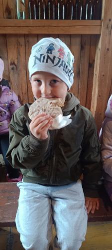 Franciszek je podpłomyki 