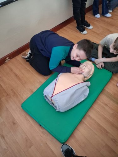 Umiemy sprawdzić oddech.