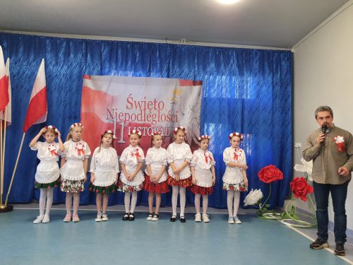 Uczennice klasy 2 i 3.