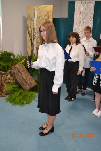 Maja śpiewa piosenkę - Matko o twarzy czarnej